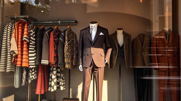 Top 7 boutiques en ligne pour des costumes homme en France