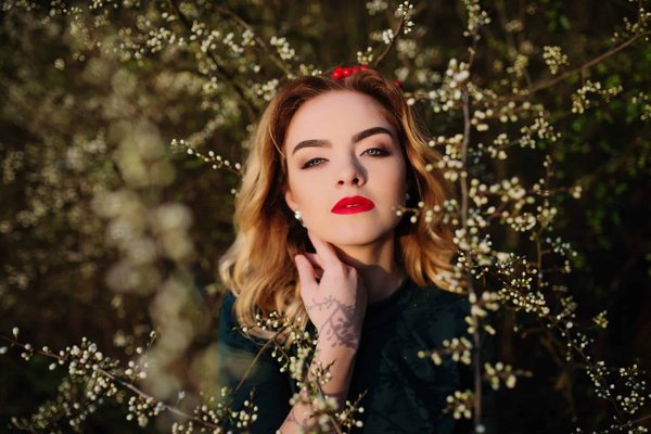 Astuces pour porter des combinaisons pantalon en velours lors d'événements formels