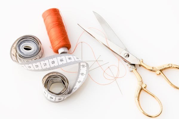 Découvrez la mercerie : accessoires indispensables pour coudre ...